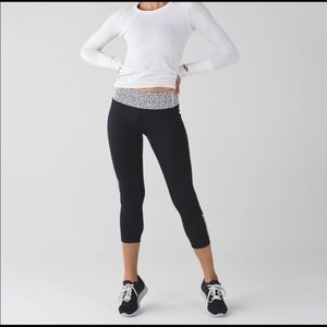 Pace rival crop. Black and white mosaic. Like new